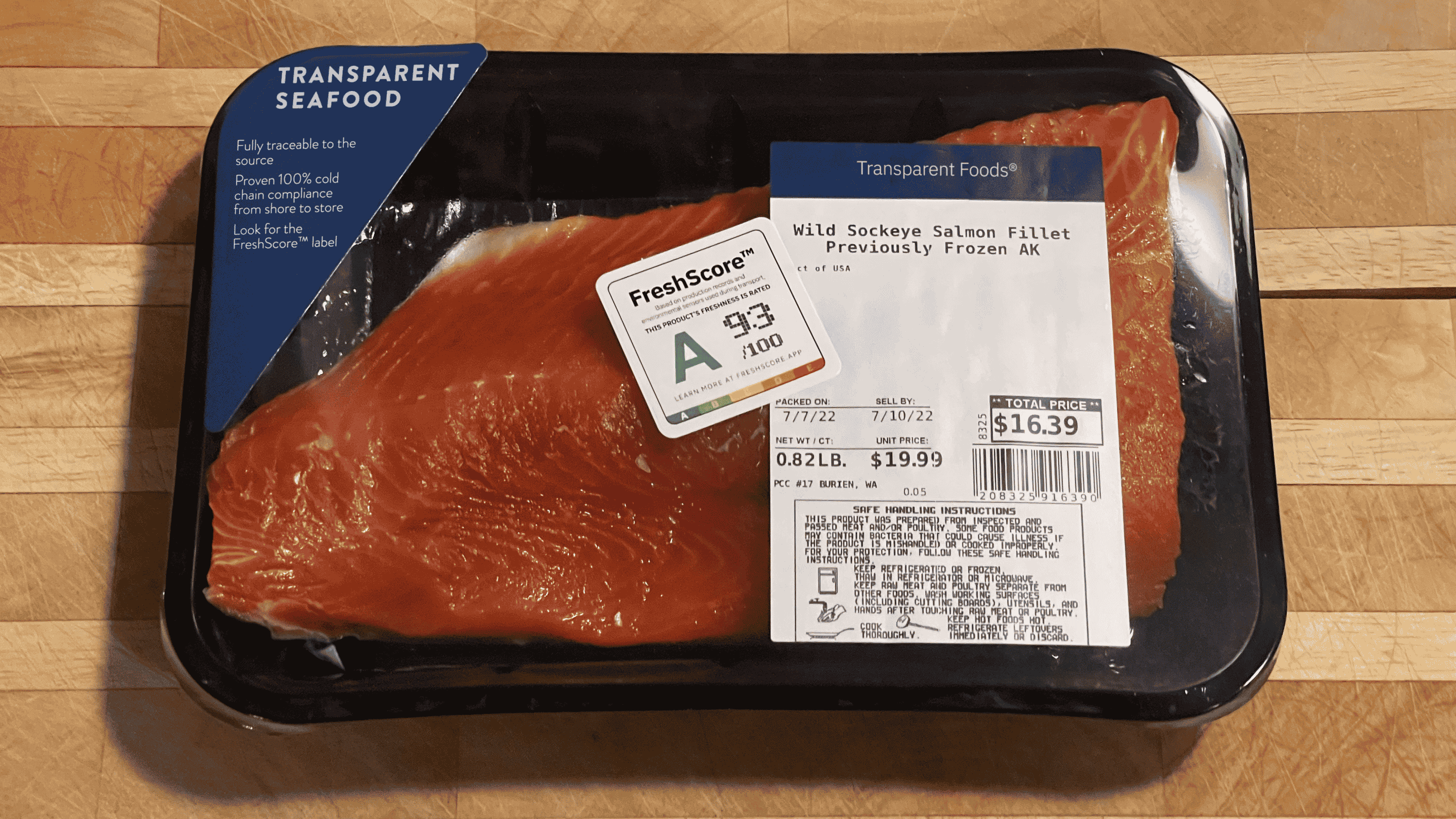 Photo of a salmon fillet with a FreshScore™ rating